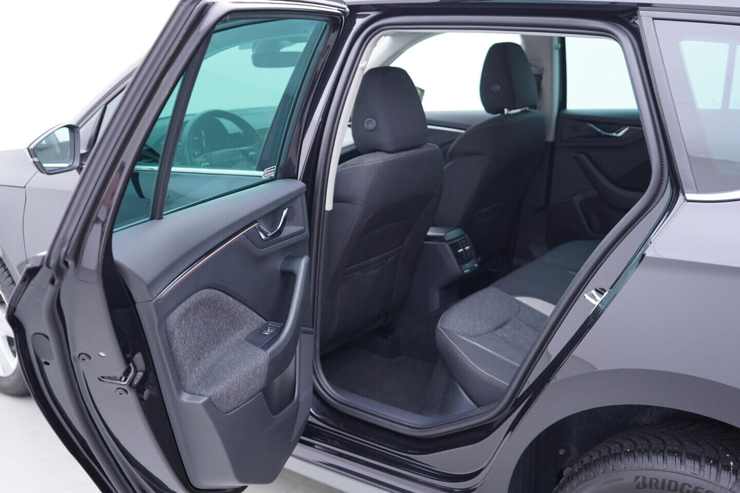 OV190V10780_34.webp_KAMIQ Top Selection 1.0 TSI 85 kW manuál, DPH