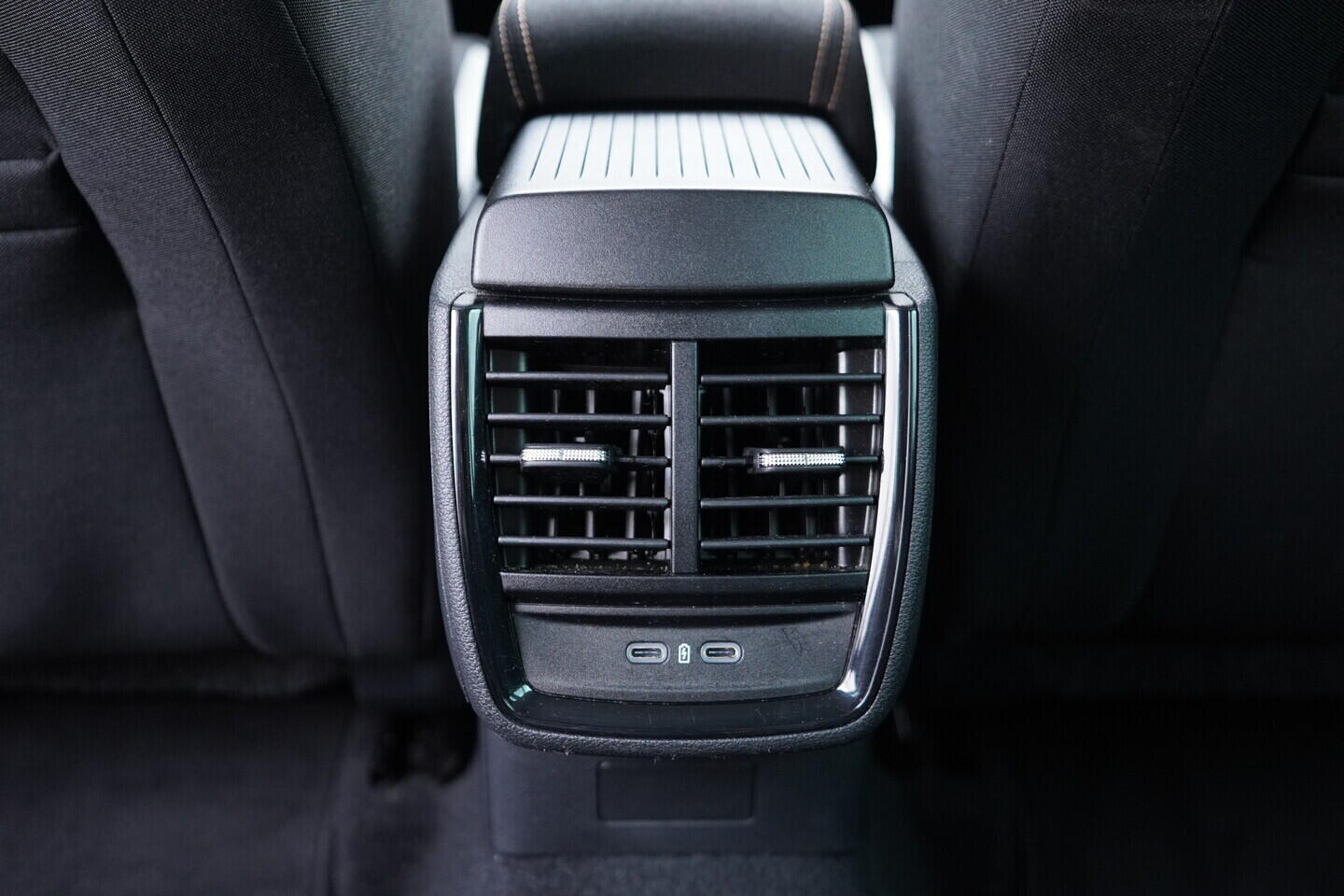 OV190V10780_35.webp_KAMIQ Top Selection 1.0 TSI 85 kW manuál, DPH