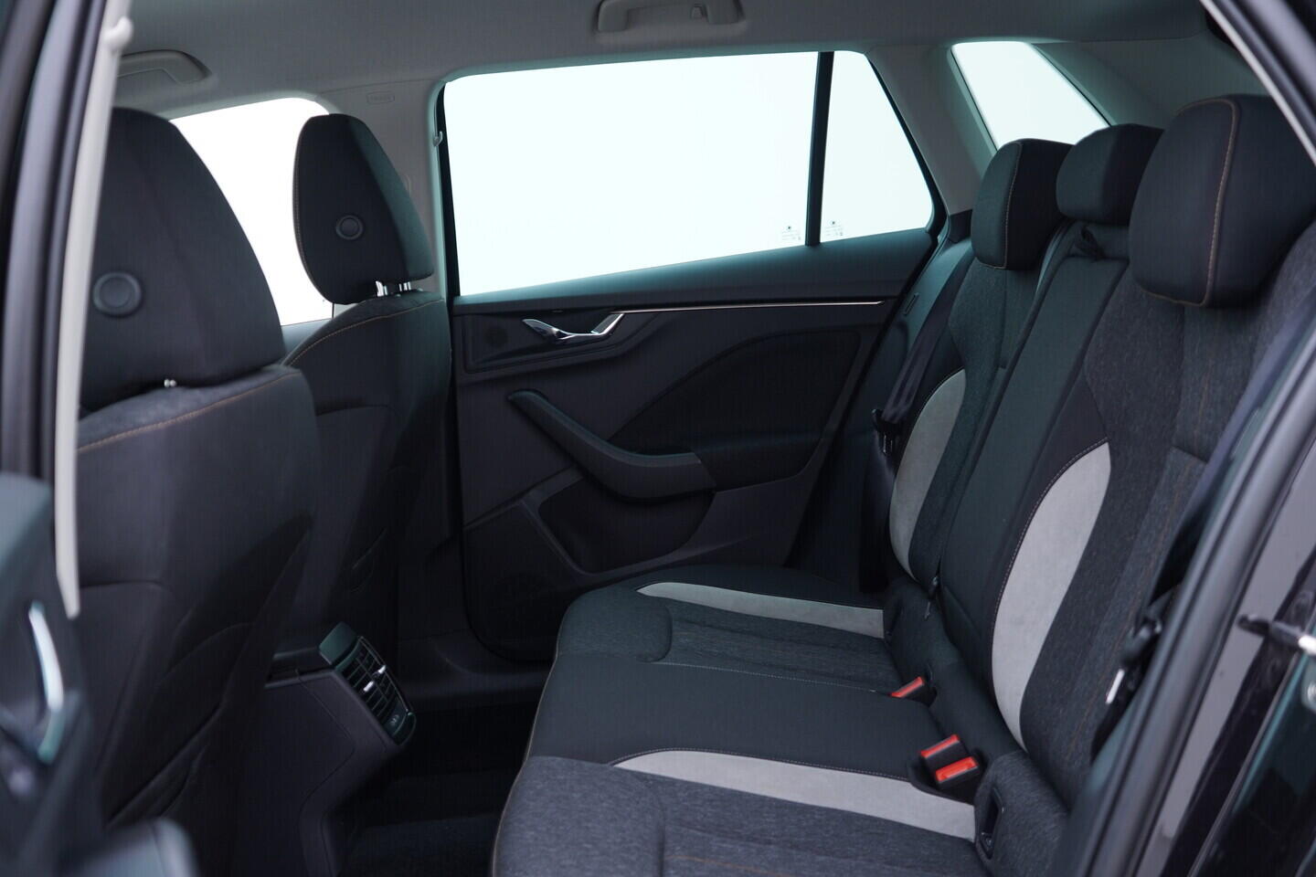 OV190V10780_36.webp_KAMIQ Top Selection 1.0 TSI 85 kW manuál, DPH