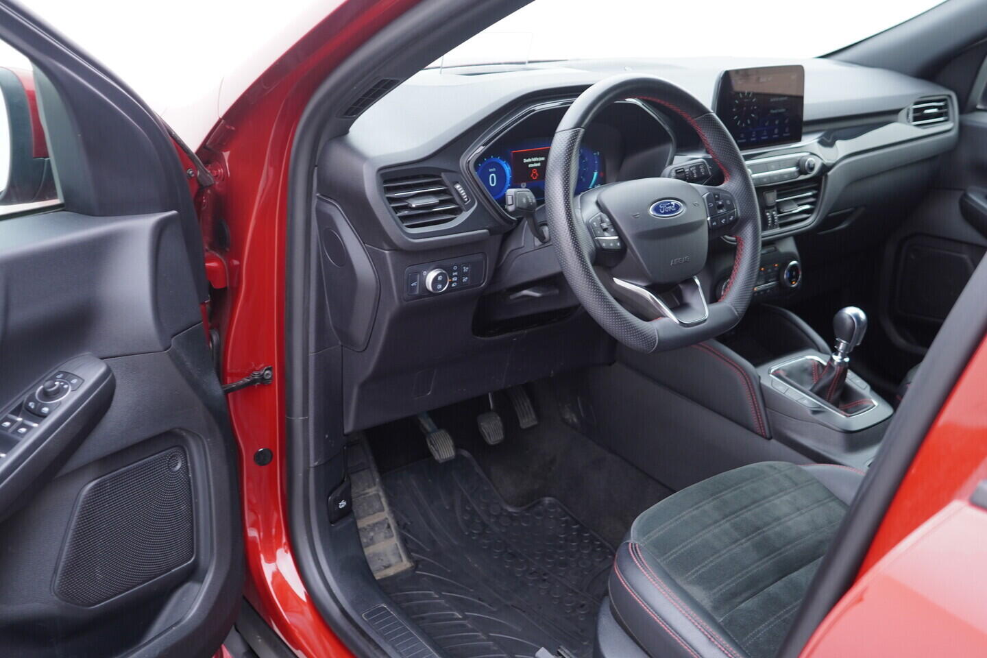 OV190V10781_18.webp_KUGA ST-line X 1.5 Ecoboost 110 kW manuál