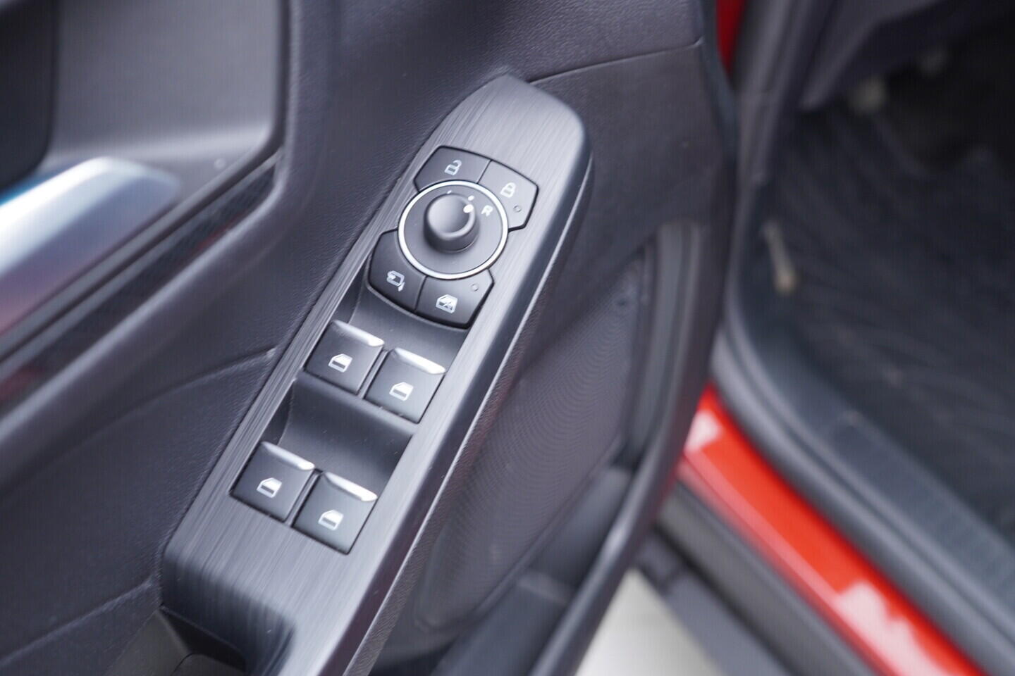 OV190V10781_20.webp_KUGA ST-line X 1.5 Ecoboost 110 kW manuál