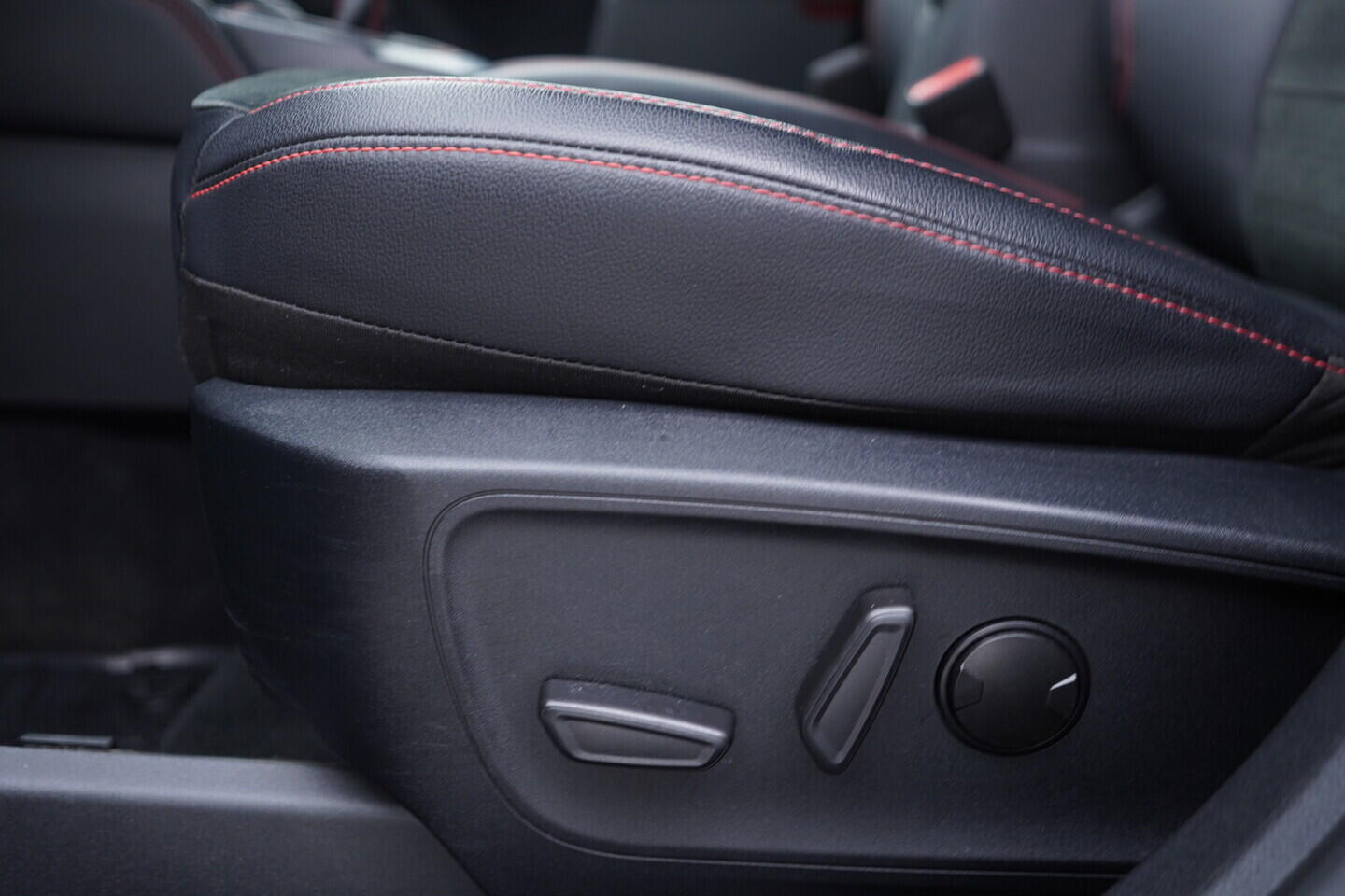 OV190V10781_21.webp_KUGA ST-line X 1.5 Ecoboost 110 kW manuál