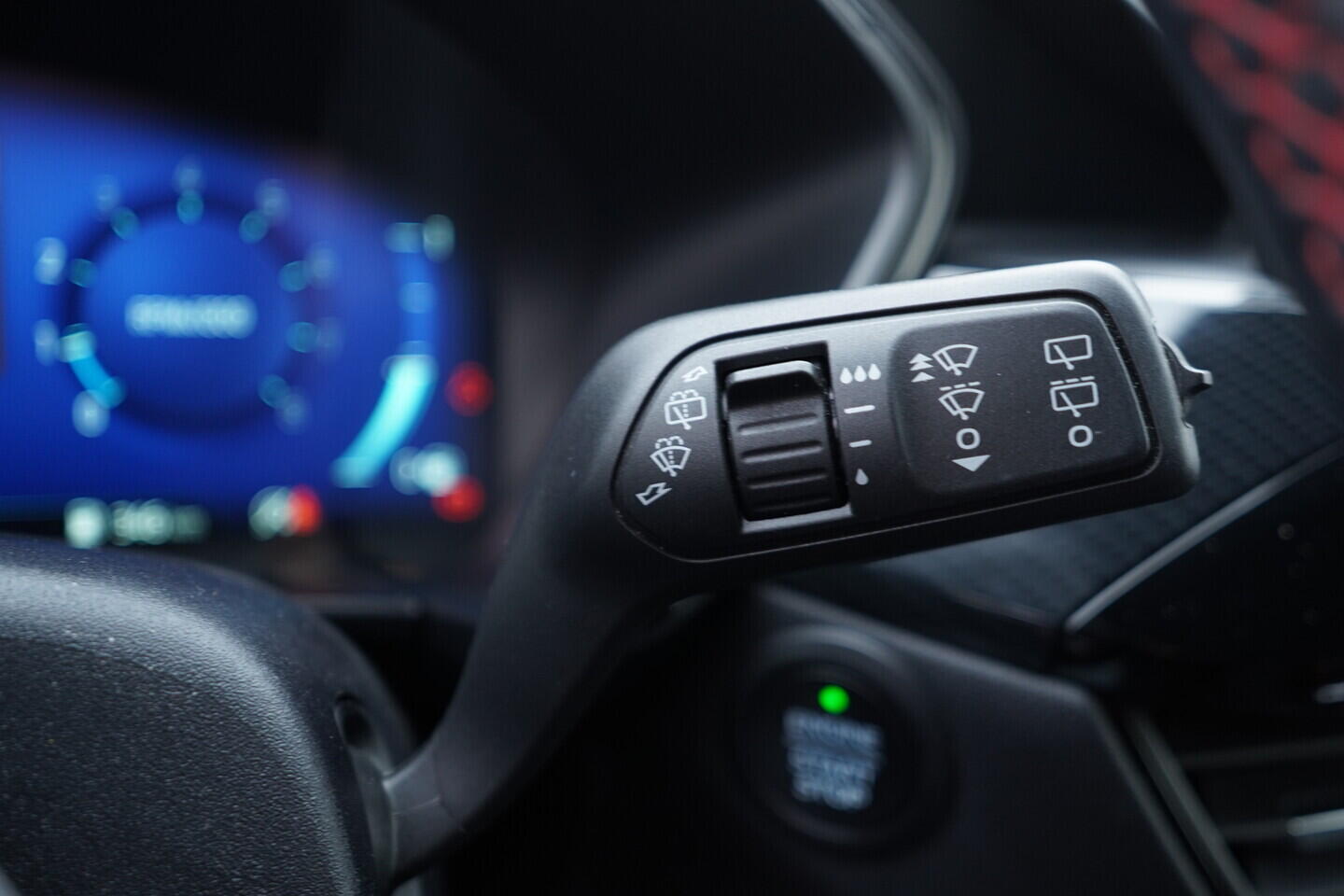 OV190V10781_25.webp_KUGA ST-line X 1.5 Ecoboost 110 kW manuál