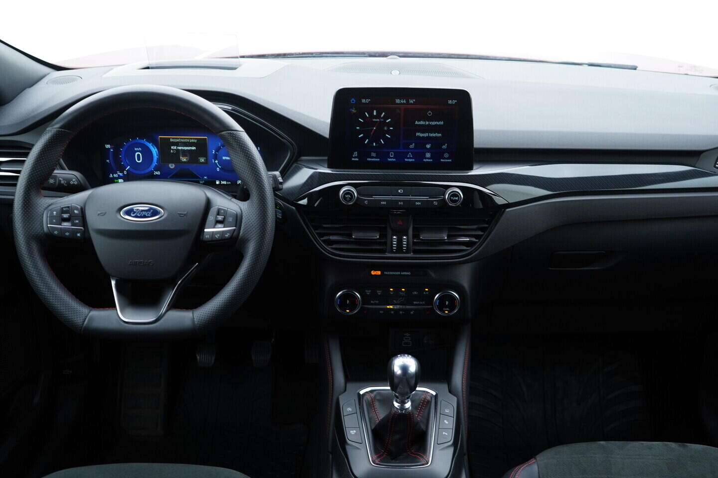 OV190V10781_26.webp_KUGA ST-line X 1.5 Ecoboost 110 kW manuál