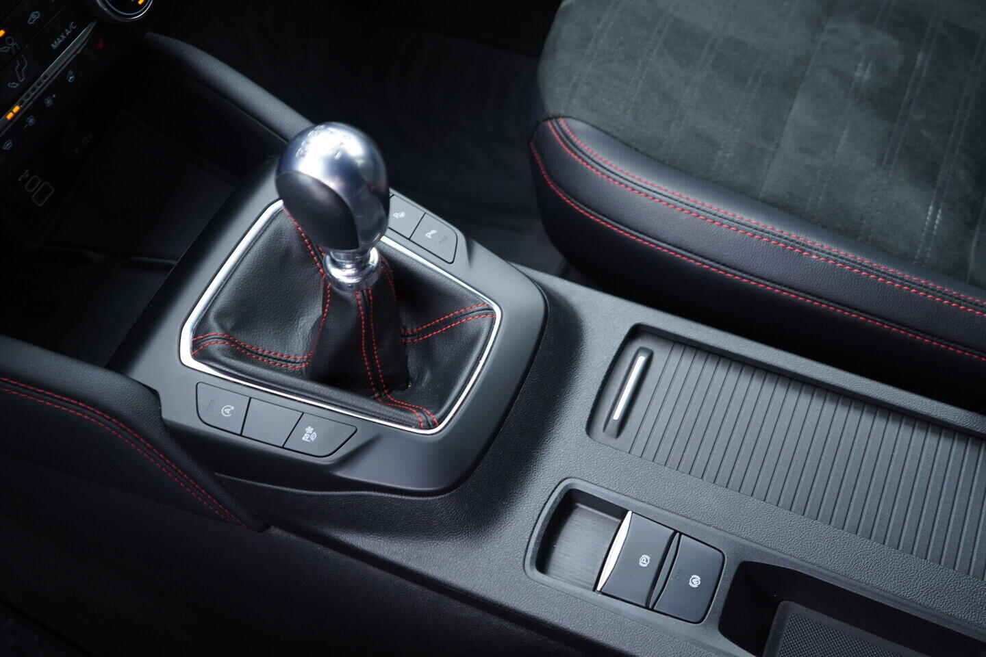 OV190V10781_32.webp_KUGA ST-line X 1.5 Ecoboost 110 kW manuál