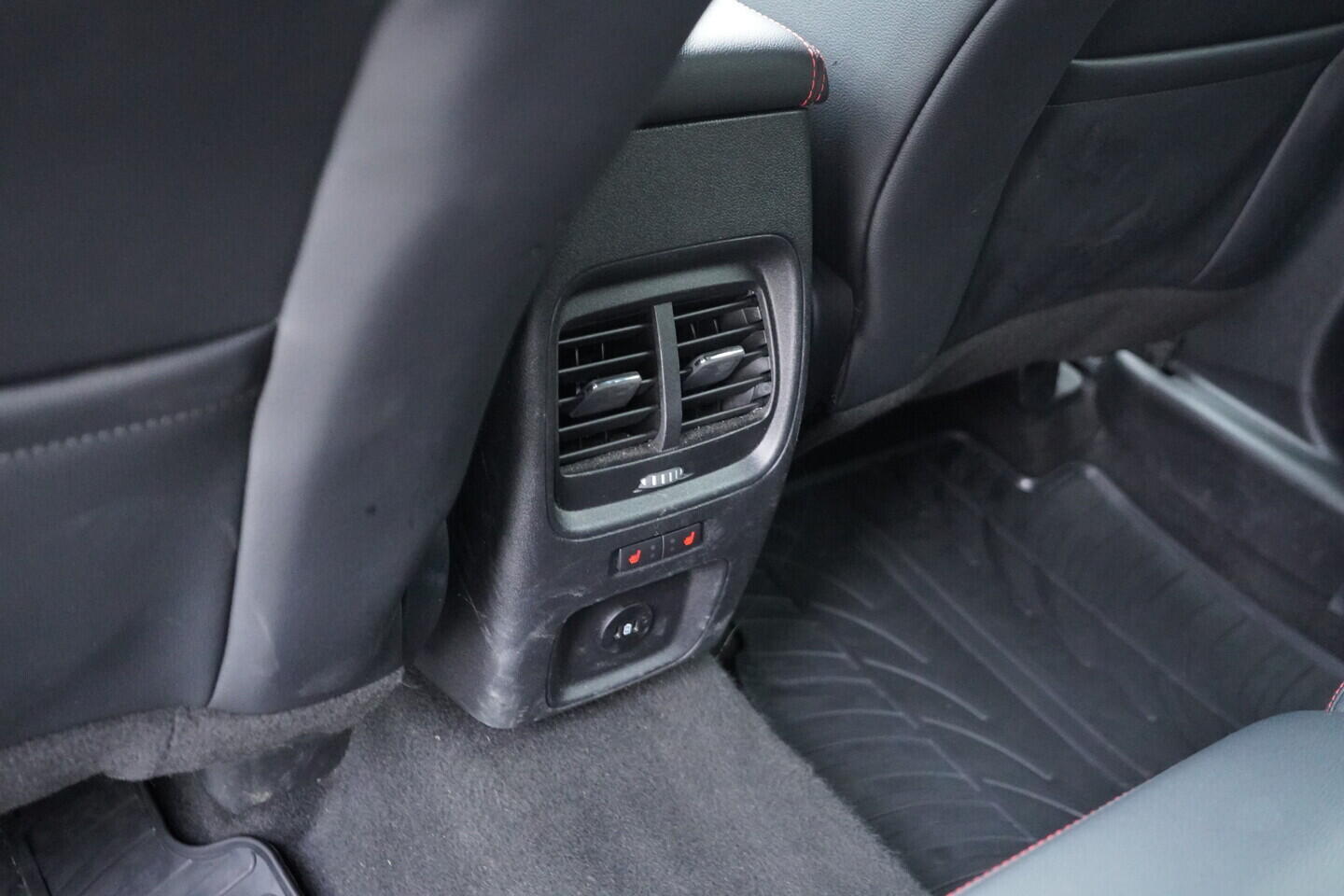 OV190V10781_34.webp_KUGA ST-line X 1.5 Ecoboost 110 kW manuál