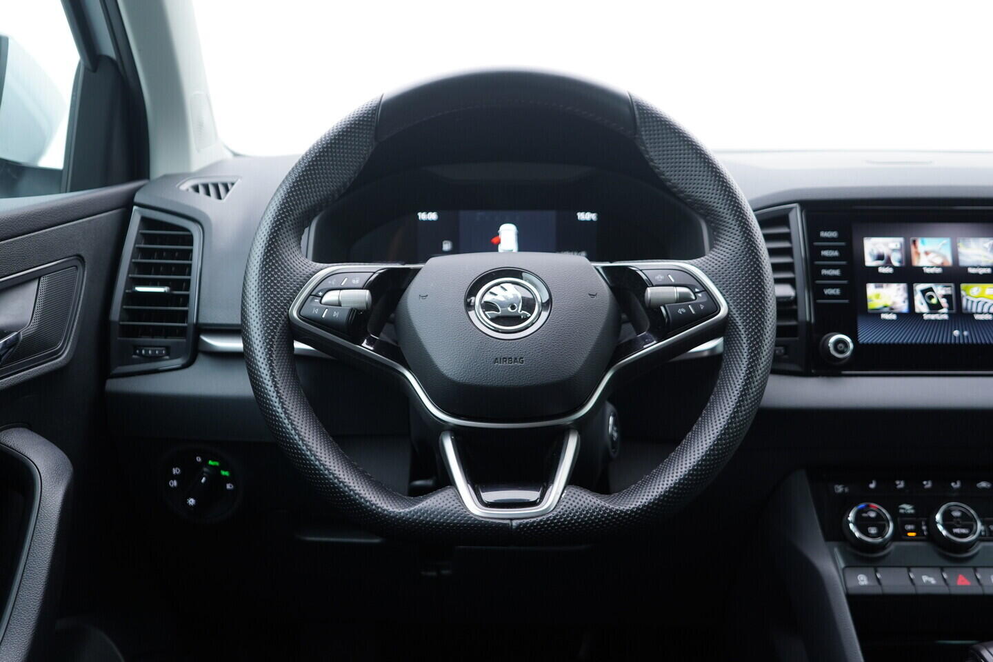 OV190V10783_25.webp_KAROQ Selection 1.5 TSI 110 kW automat, DPH