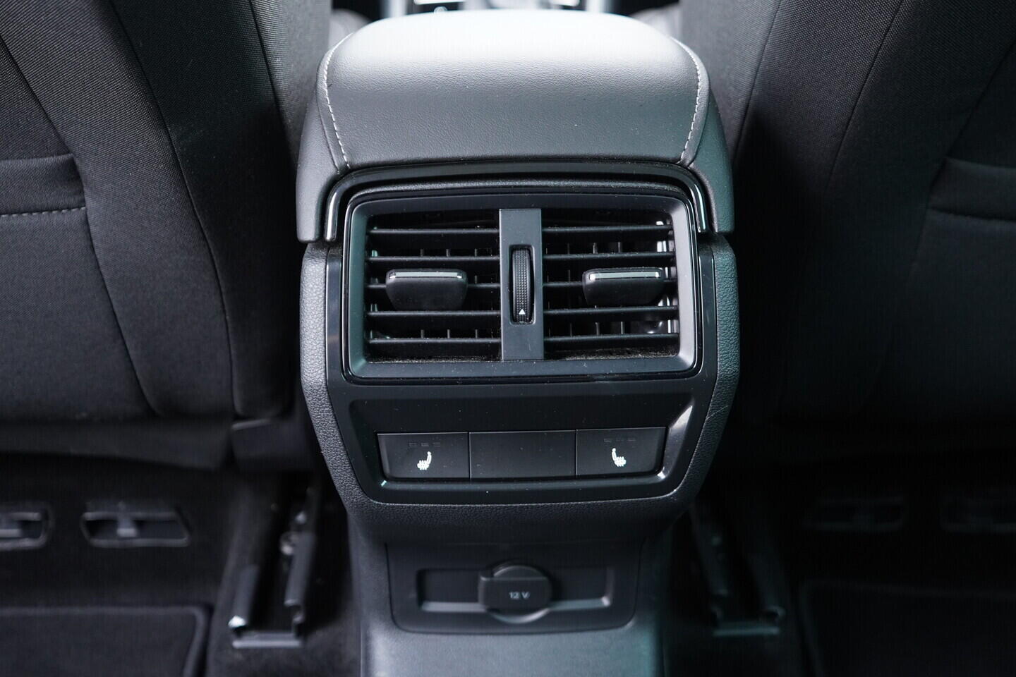 OV190V10783_33.webp_KAROQ Selection 1.5 TSI 110 kW automat, DPH