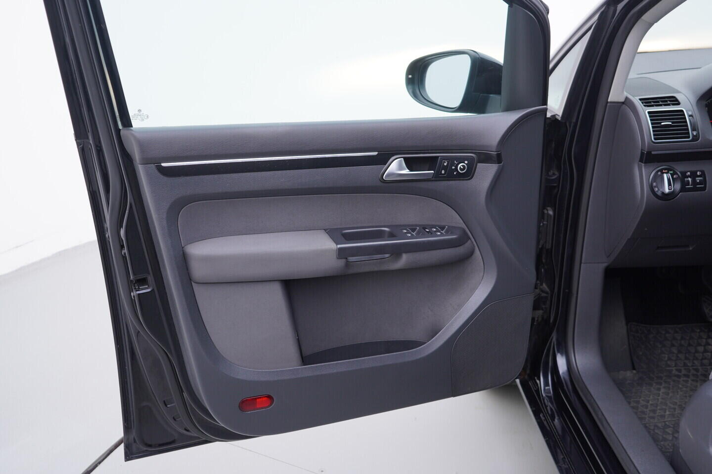 OV190V10788_19.webp_TOURAN  2.0 TDI 103 kW automat