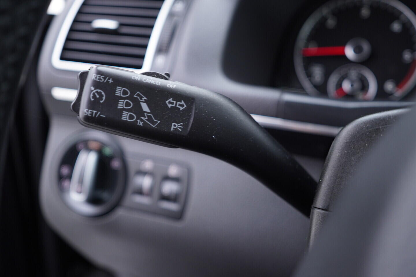 OV190V10788_23.webp_TOURAN  2.0 TDI 103 kW automat