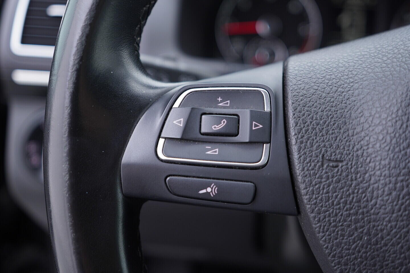 OV190V10788_25.webp_TOURAN  2.0 TDI 103 kW automat