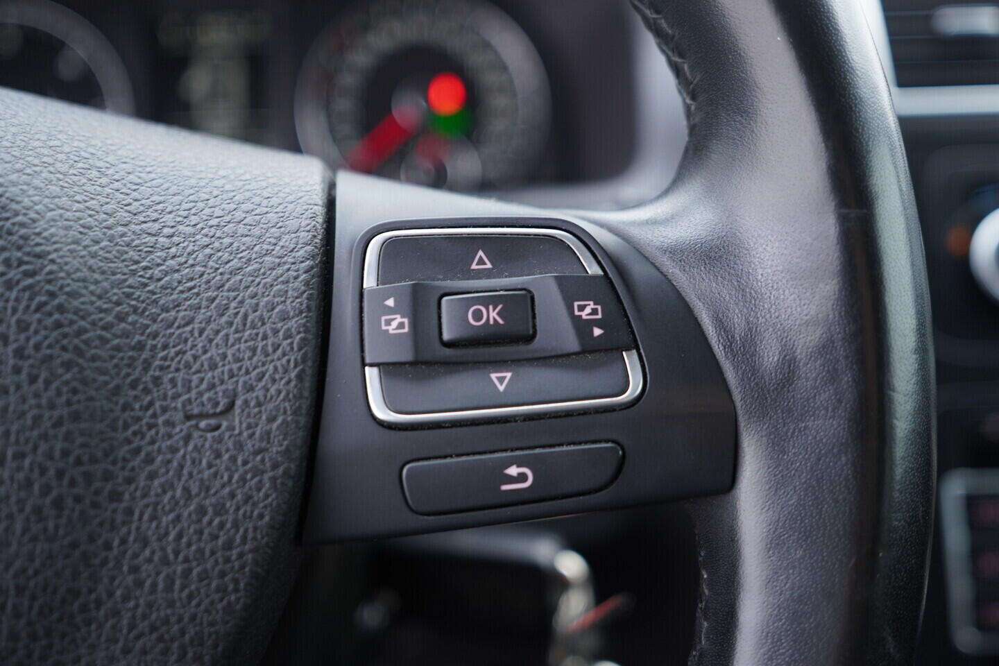 OV190V10788_26.webp_TOURAN  2.0 TDI 103 kW automat