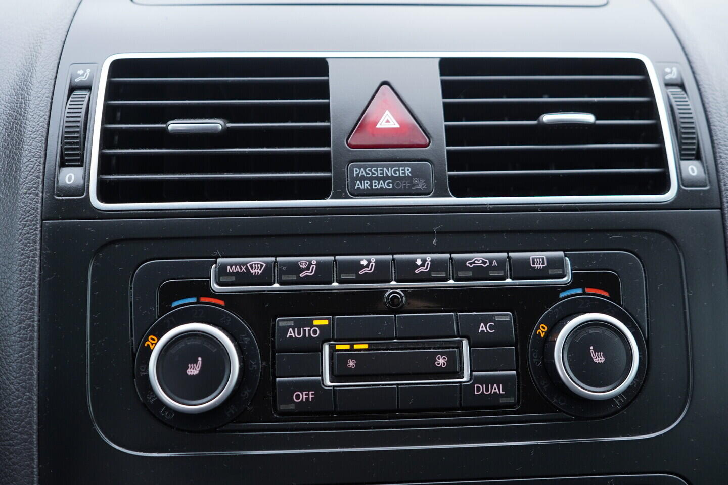 OV190V10788_32.webp_TOURAN  2.0 TDI 103 kW automat