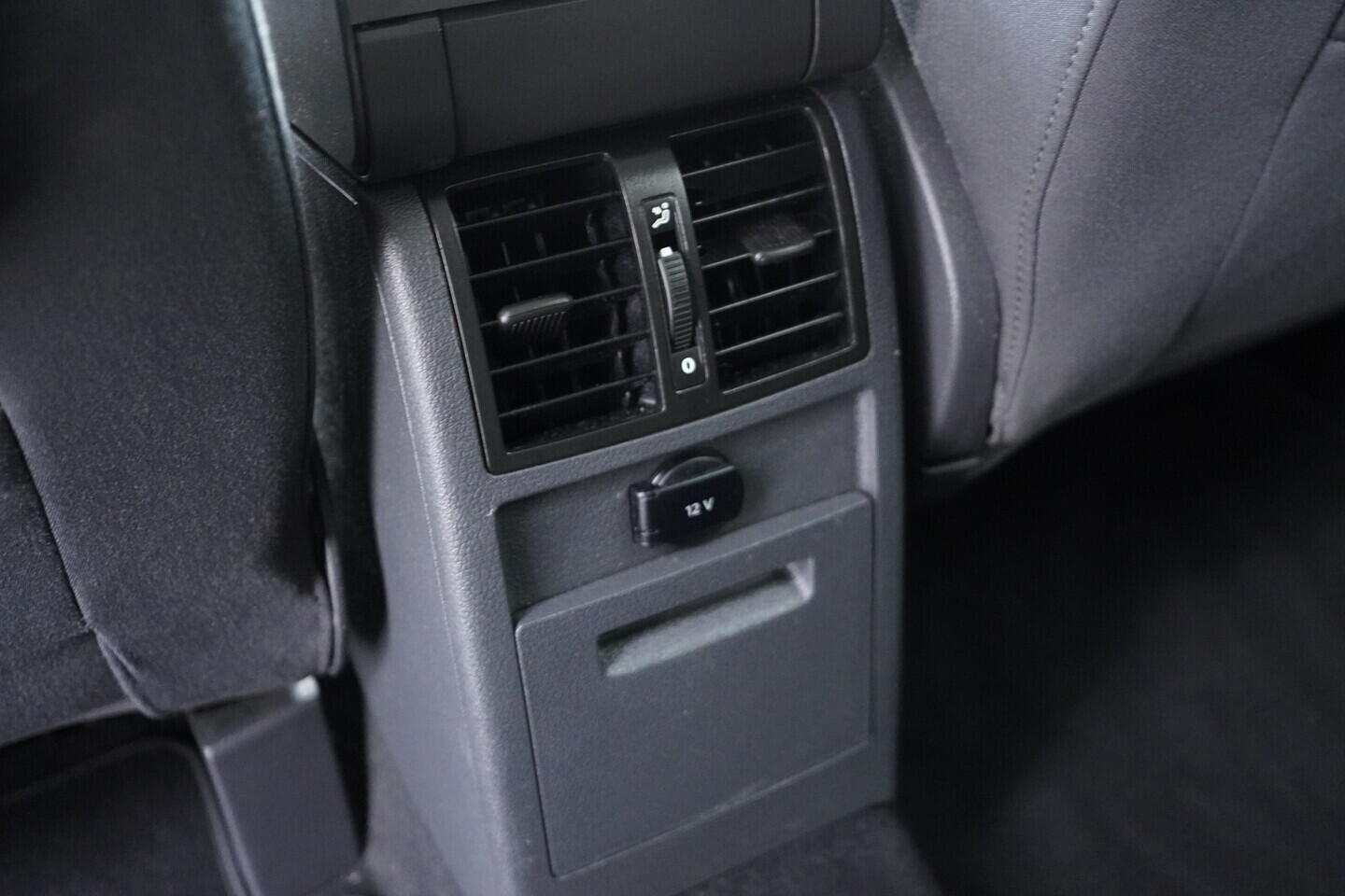 OV190V10788_37.webp_TOURAN  2.0 TDI 103 kW automat