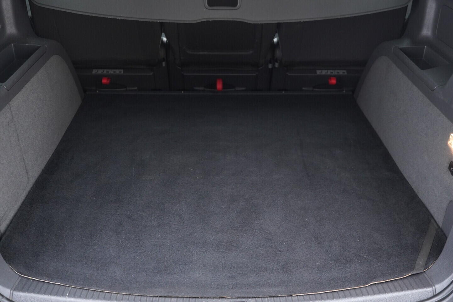 OV190V10788_38.webp_TOURAN  2.0 TDI 103 kW automat