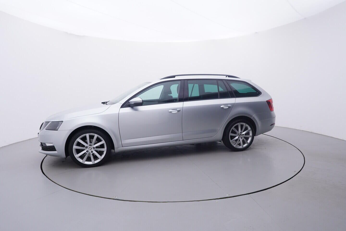 OV190V10789_11.webp_OCTAVIA Ambition 1.0 TSI 85 kW manuál