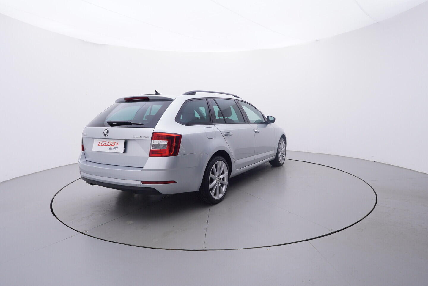 OV190V10789_14.webp_OCTAVIA Ambition 1.0 TSI 85 kW manuál