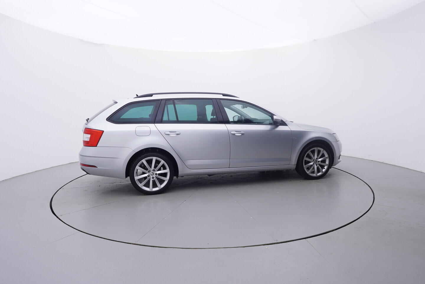 OV190V10789_15.webp_OCTAVIA Ambition 1.0 TSI 85 kW manuál