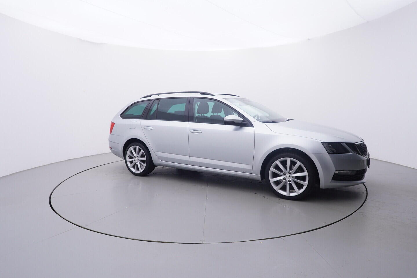 OV190V10789_16.webp_OCTAVIA Ambition 1.0 TSI 85 kW manuál