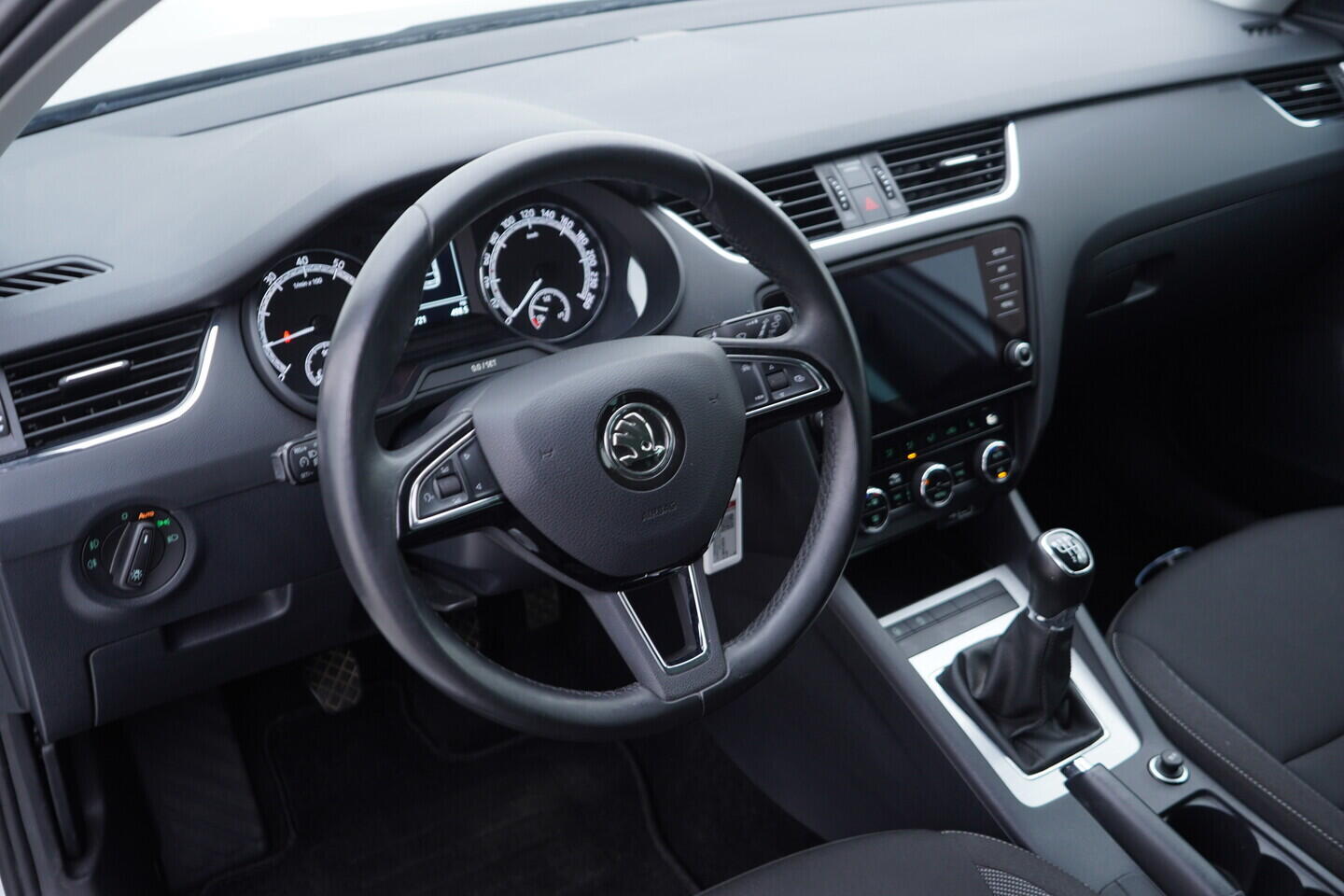 OV190V10789_21.webp_OCTAVIA Ambition 1.0 TSI 85 kW manuál