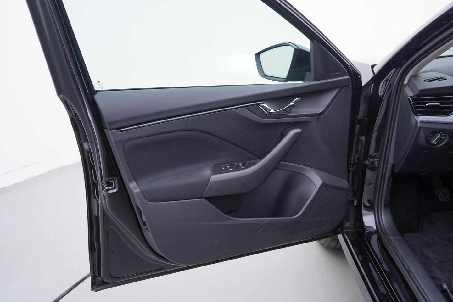 OV190V10791_19.webp_KAMIQ Selection 1.0 TSI 85 kW manuál, DPH