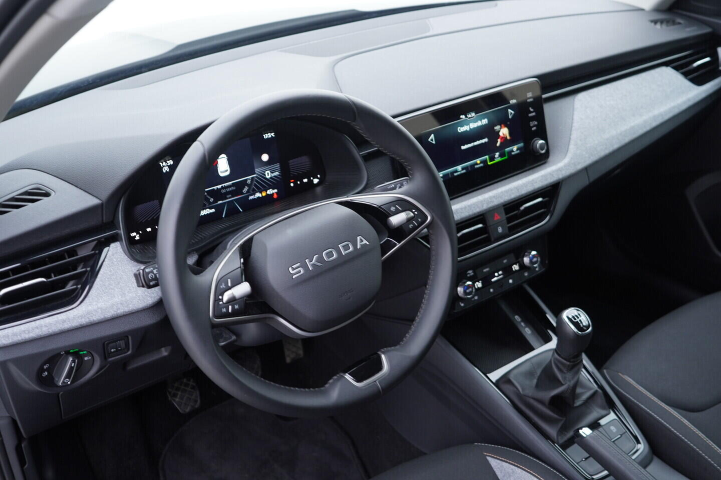 OV190V10791_21.webp_KAMIQ Selection 1.0 TSI 85 kW manuál, DPH