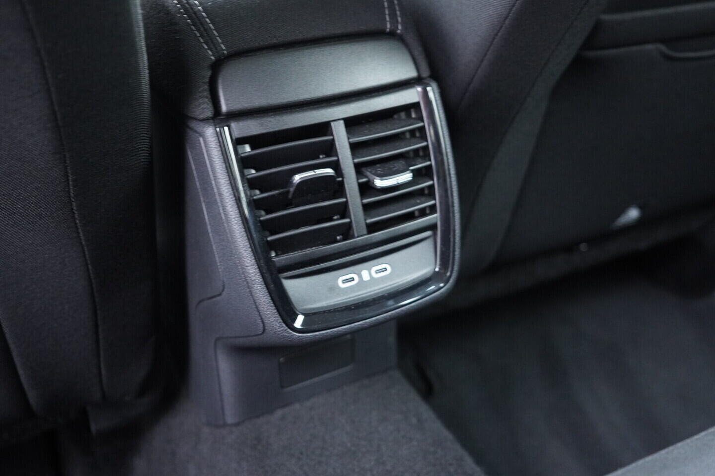 OV190V10791_38.webp_KAMIQ Selection 1.0 TSI 85 kW manuál, DPH