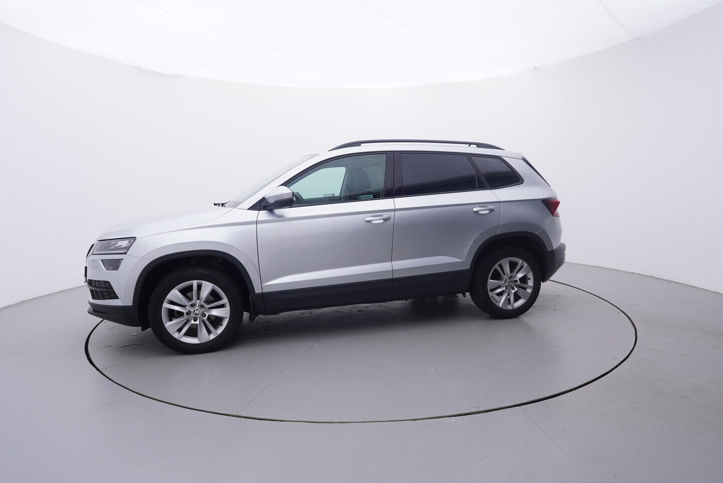 OV190V10792_11.webp_KAROQ Ambition 1.6 TDI 85 kW manuál