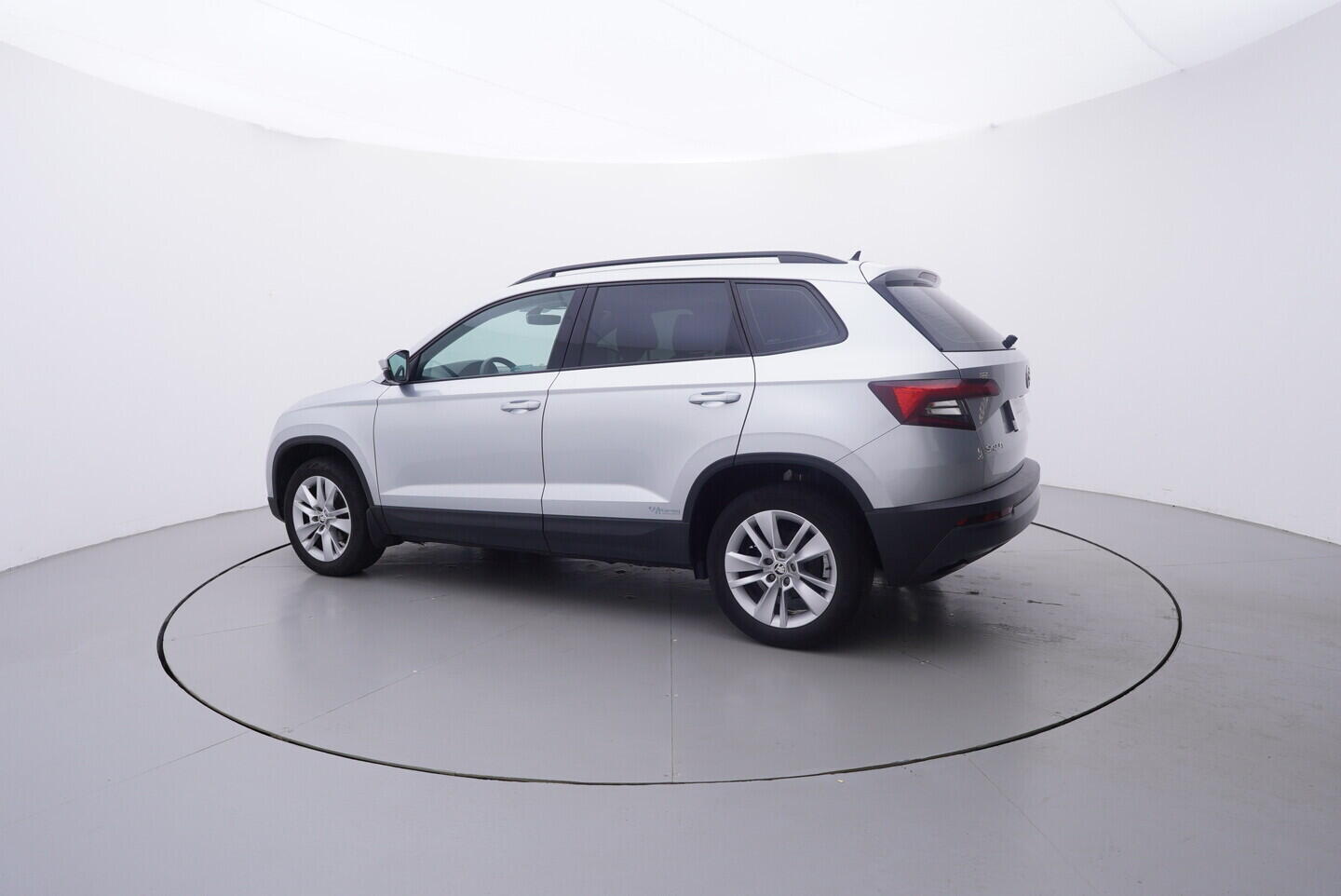 OV190V10792_12.webp_KAROQ Ambition 1.6 TDI 85 kW manuál