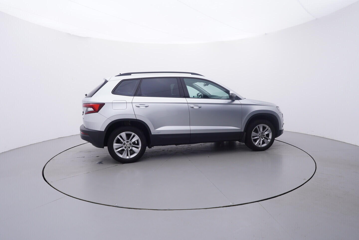 OV190V10792_15.webp_KAROQ Ambition 1.6 TDI 85 kW manuál