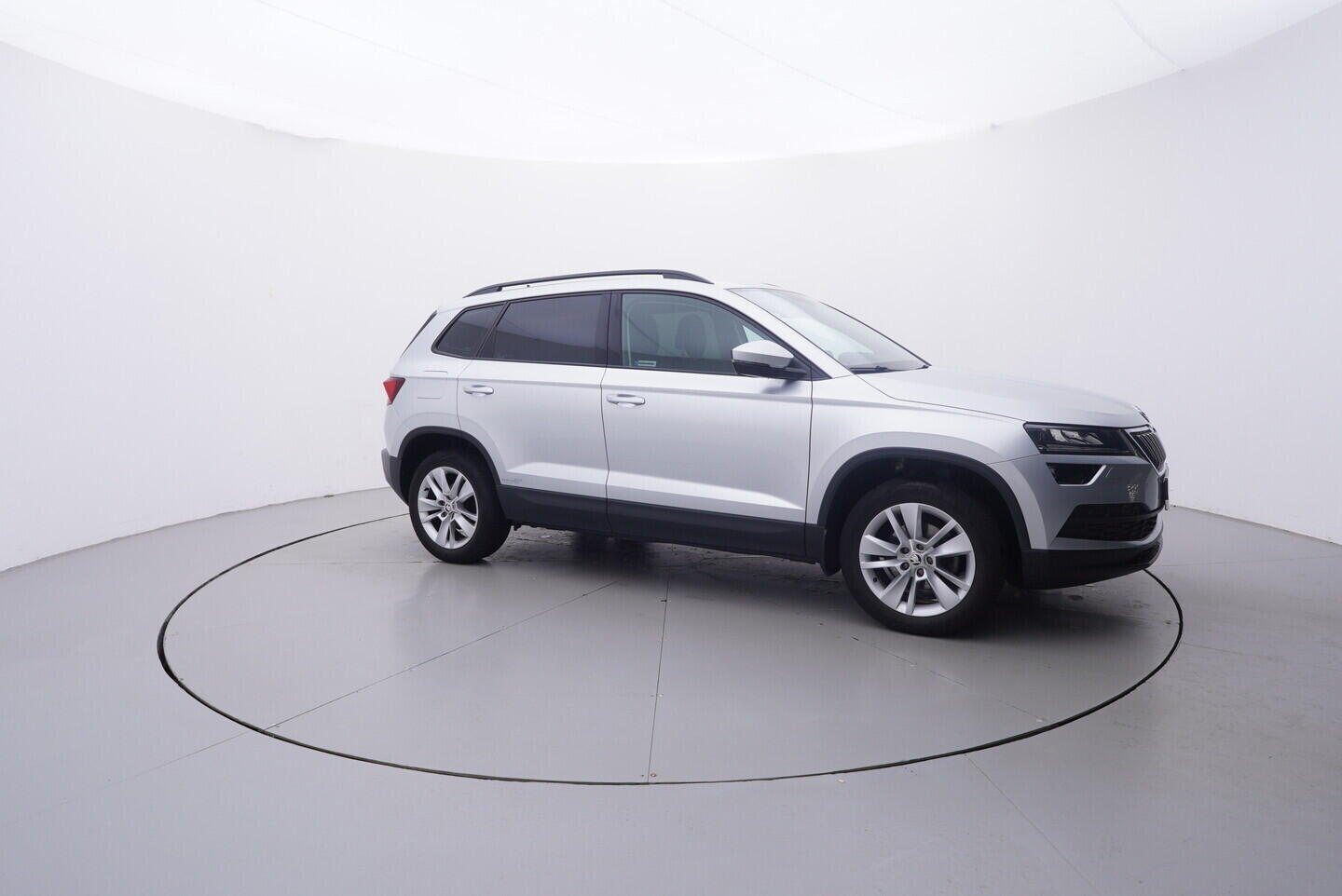 OV190V10792_16.webp_KAROQ Ambition 1.6 TDI 85 kW manuál