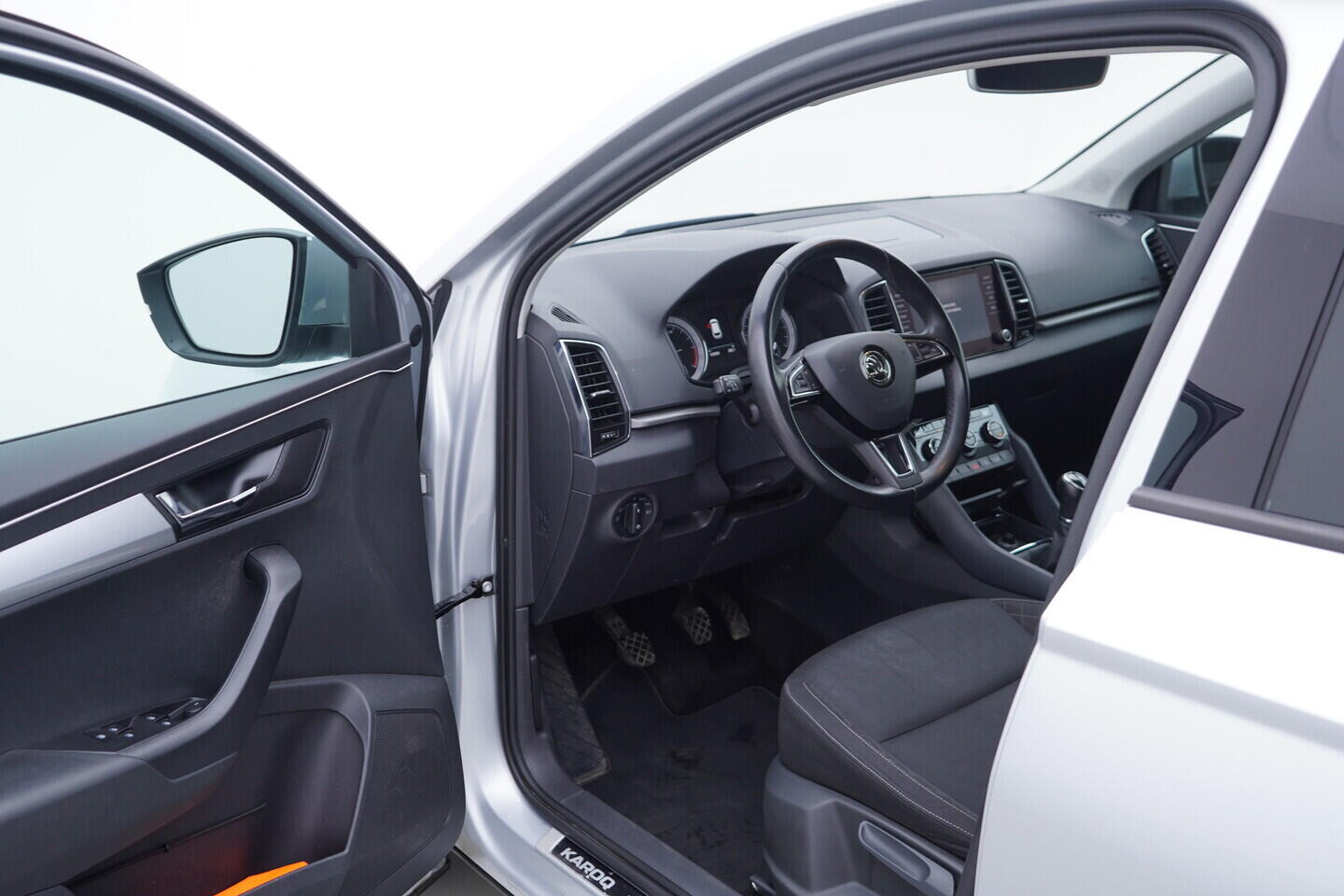 OV190V10792_18.webp_KAROQ Ambition 1.6 TDI 85 kW manuál