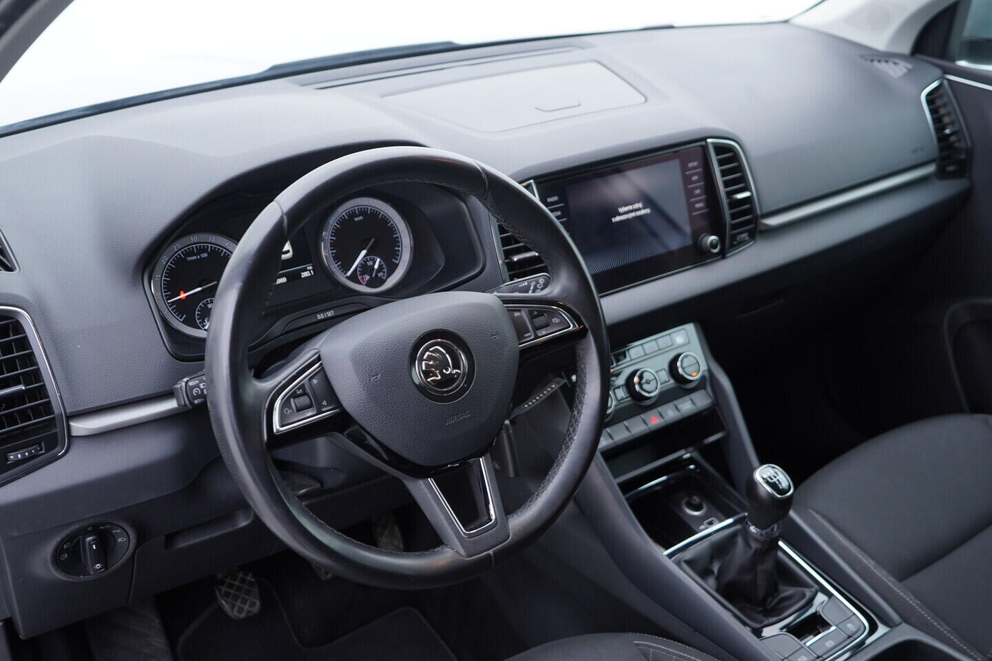 OV190V10792_21.webp_KAROQ Ambition 1.6 TDI 85 kW manuál