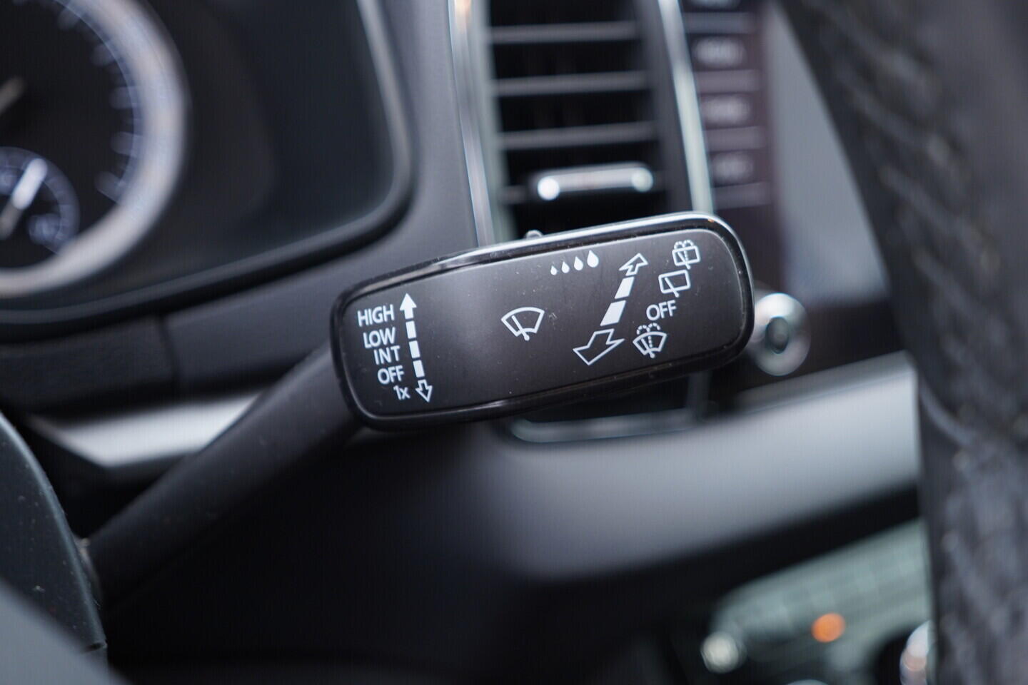 OV190V10792_24.webp_KAROQ Ambition 1.6 TDI 85 kW manuál