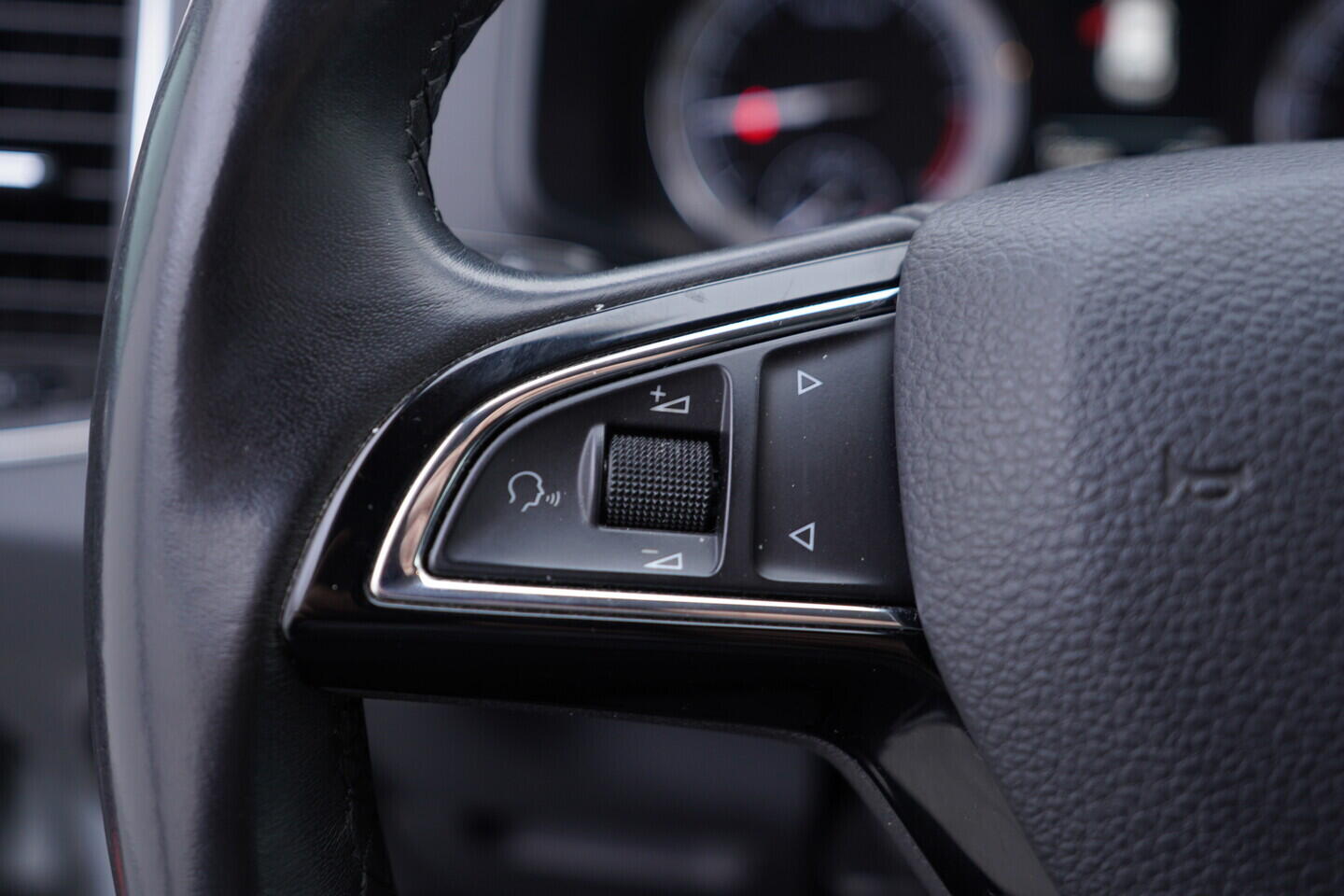 OV190V10792_25.webp_KAROQ Ambition 1.6 TDI 85 kW manuál