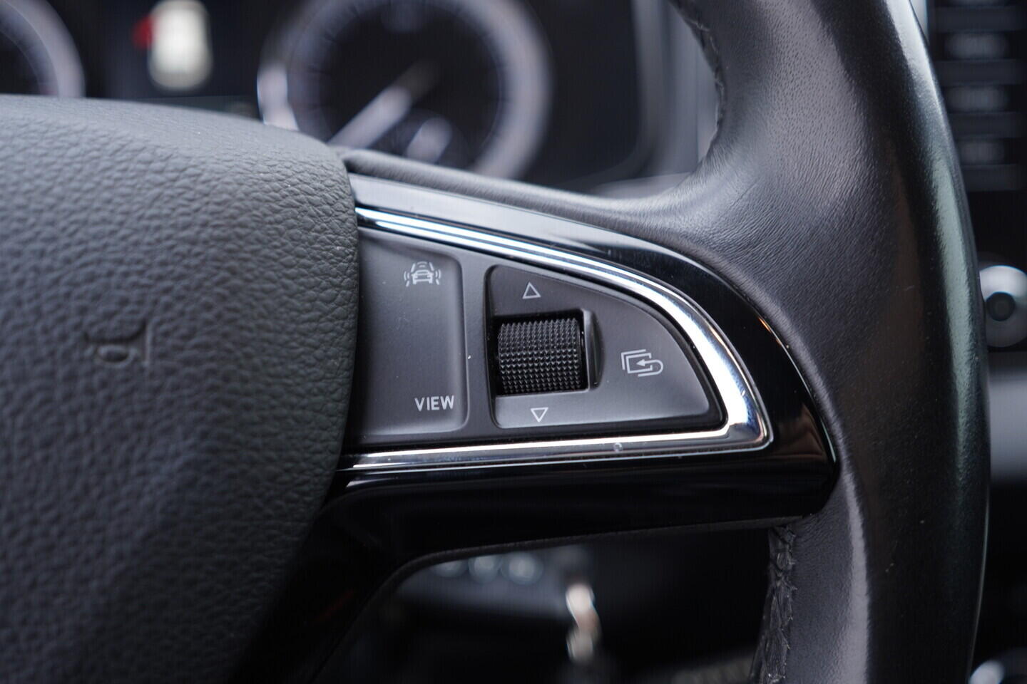 OV190V10792_26.webp_KAROQ Ambition 1.6 TDI 85 kW manuál