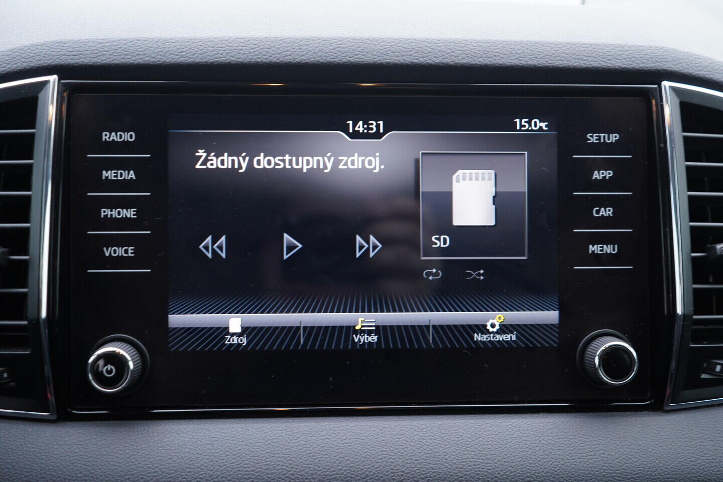 OV190V10792_31.webp_KAROQ Ambition 1.6 TDI 85 kW manuál