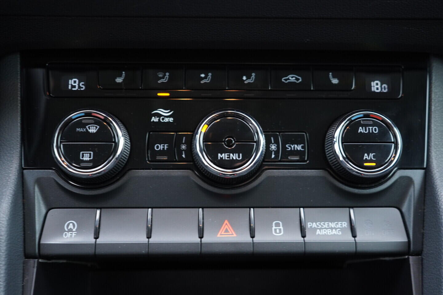 OV190V10792_32.webp_KAROQ Ambition 1.6 TDI 85 kW manuál