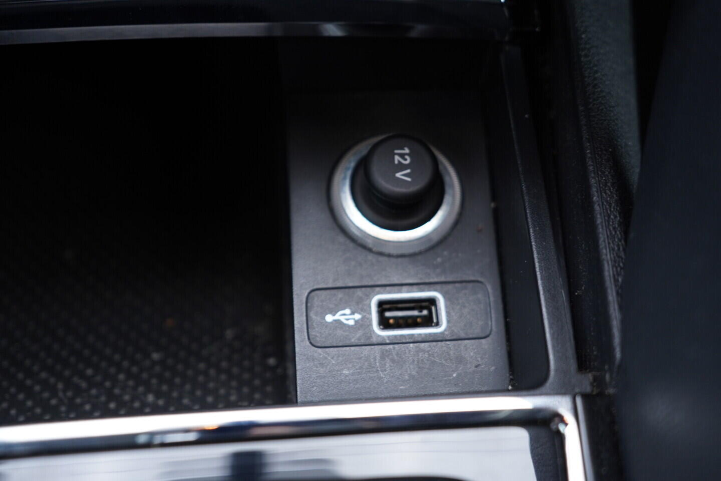 OV190V10792_33.webp_KAROQ Ambition 1.6 TDI 85 kW manuál