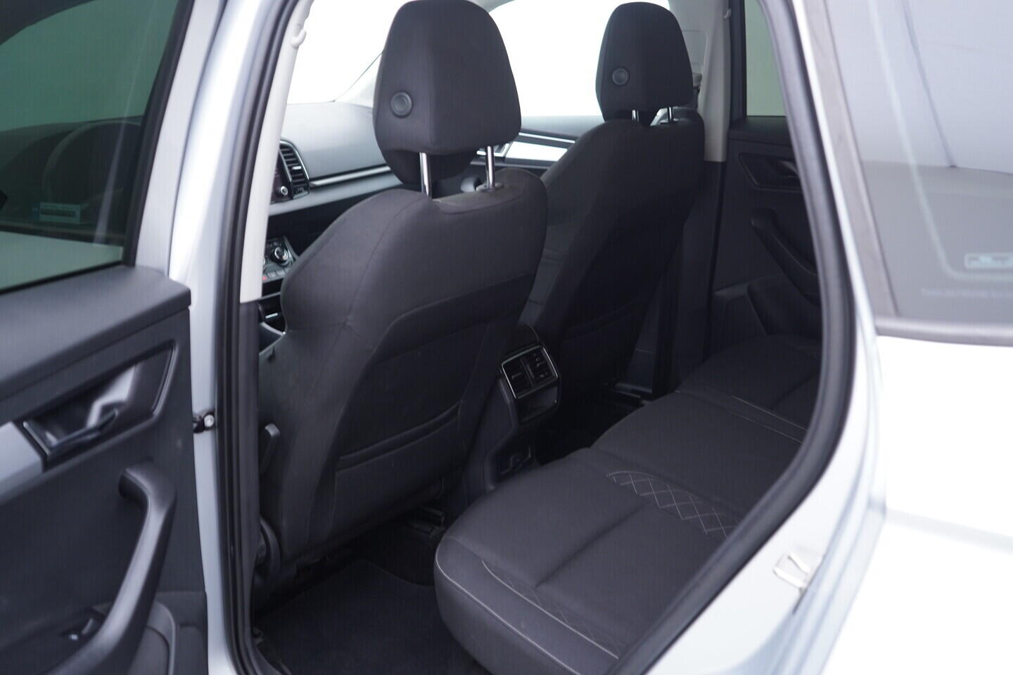 OV190V10792_35.webp_KAROQ Ambition 1.6 TDI 85 kW manuál