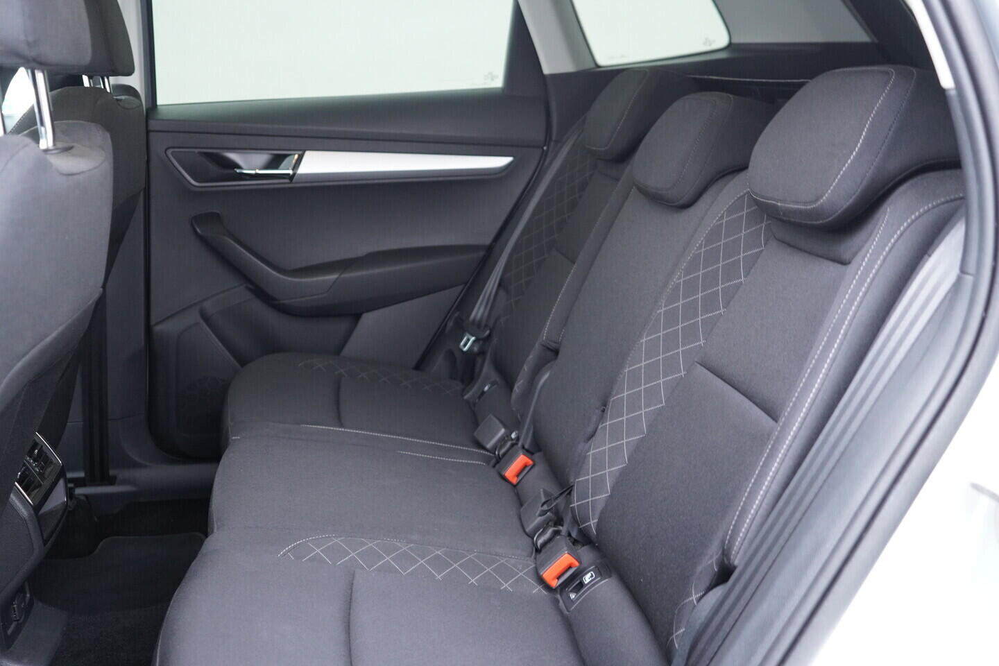 OV190V10792_36.webp_KAROQ Ambition 1.6 TDI 85 kW manuál