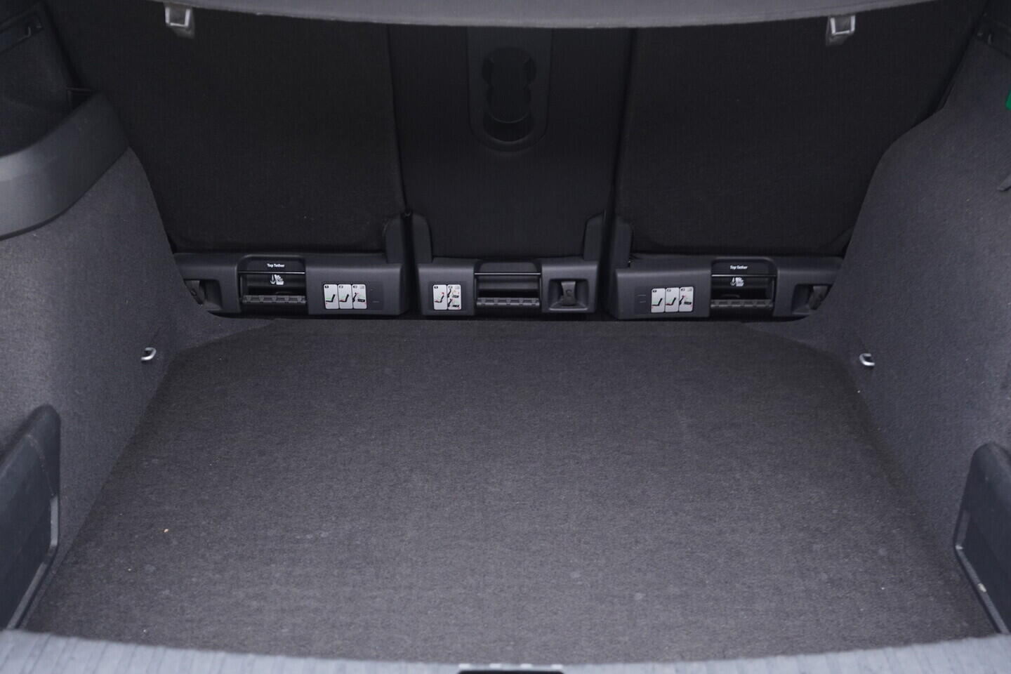 OV190V10792_38.webp_KAROQ Ambition 1.6 TDI 85 kW manuál