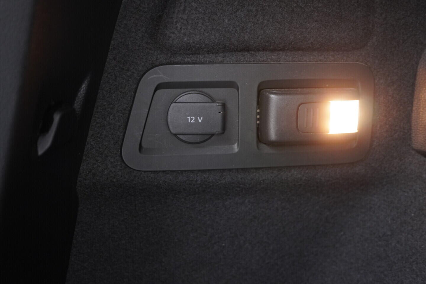 OV190V10792_40.webp_KAROQ Ambition 1.6 TDI 85 kW manuál