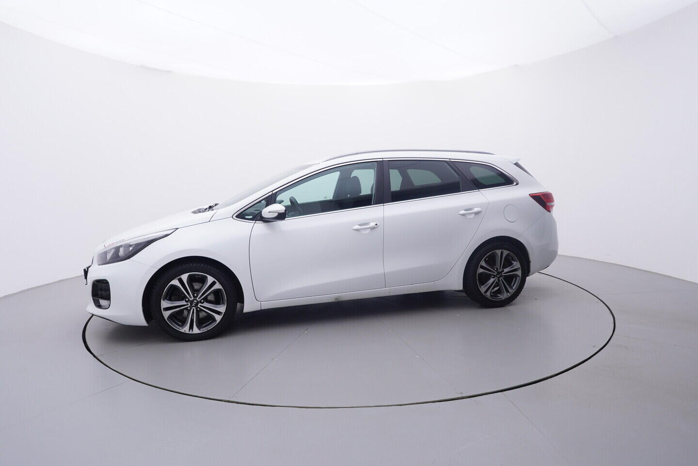 OV190V10794_11.webp_CEED GT-line 1.6 CRDi 100 kW automat