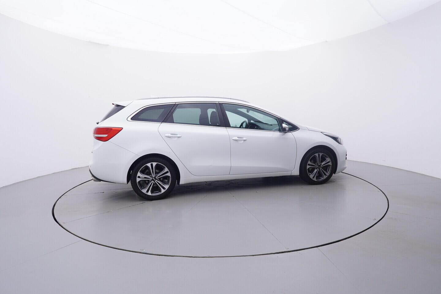 OV190V10794_15.webp_CEED GT-line 1.6 CRDi 100 kW automat