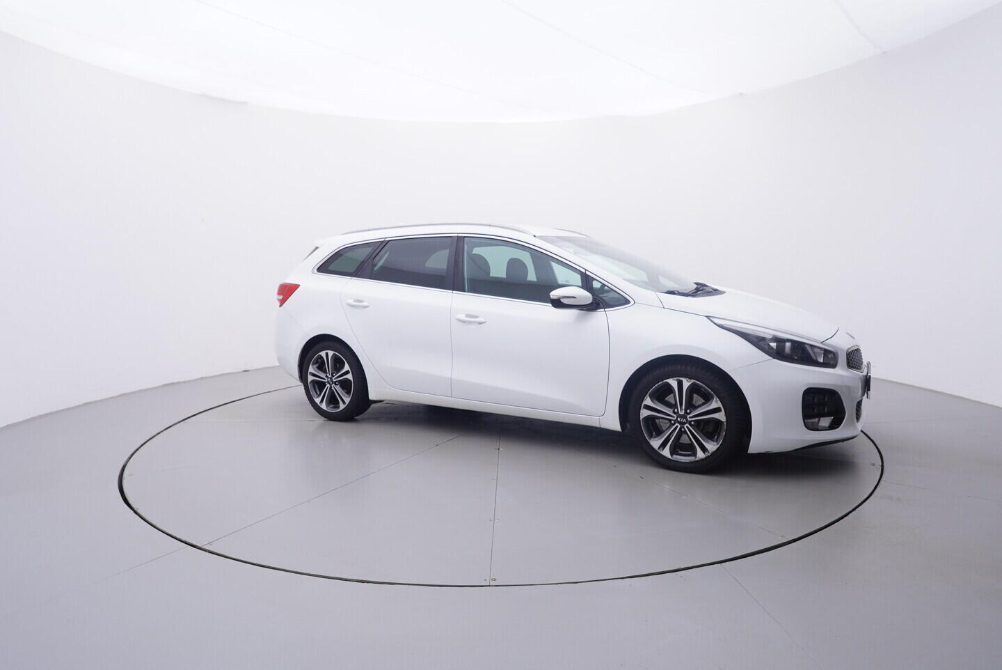 OV190V10794_16.webp_CEED GT-line 1.6 CRDi 100 kW automat