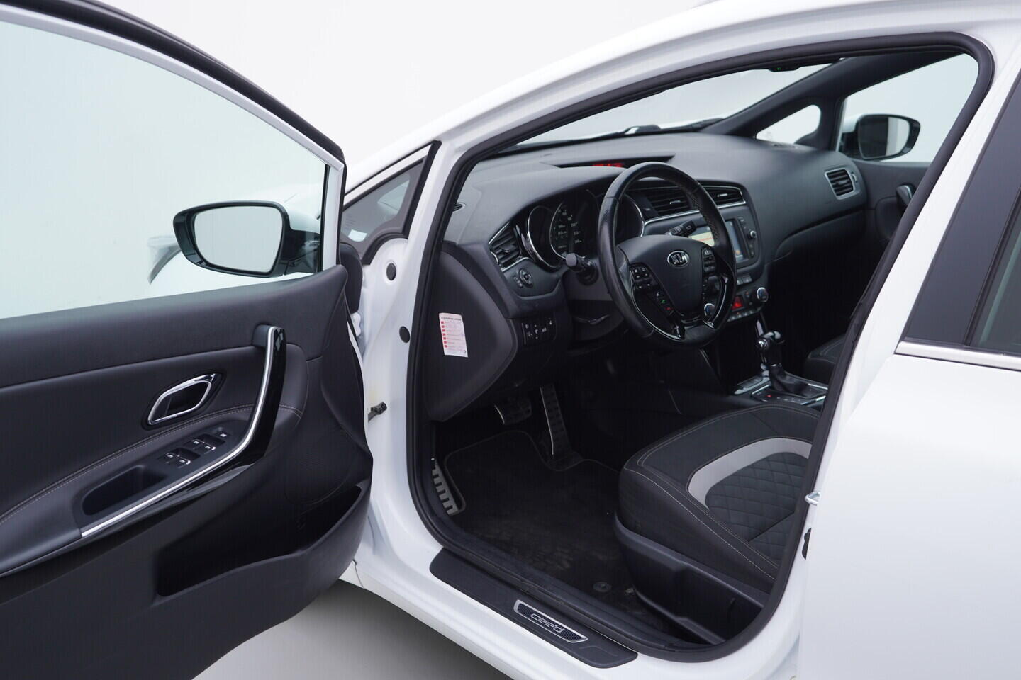 OV190V10794_18.webp_CEED GT-line 1.6 CRDi 100 kW automat