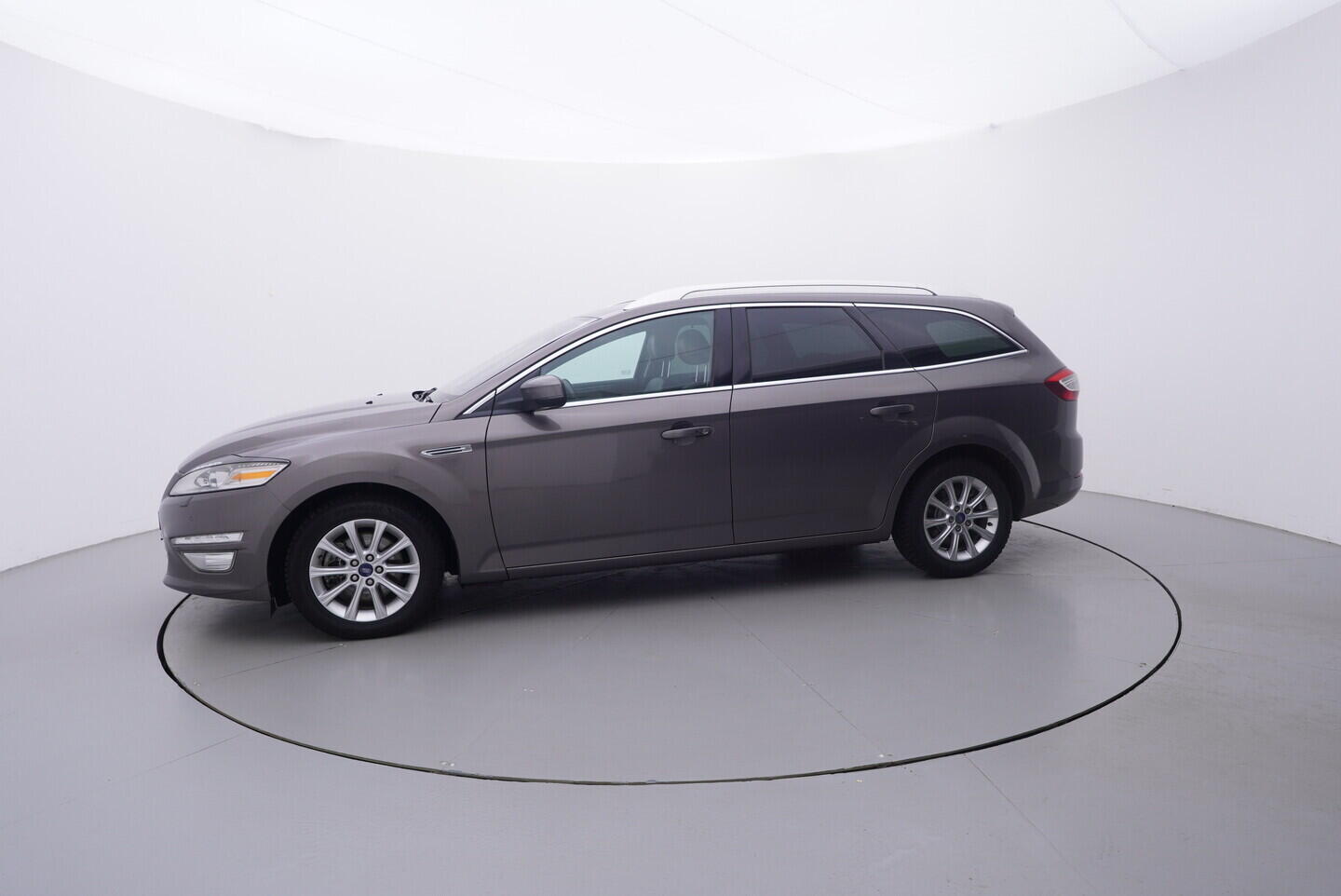 OV190V10795_11.webp_MONDEO  2.0 Tdci 103 kW manuál