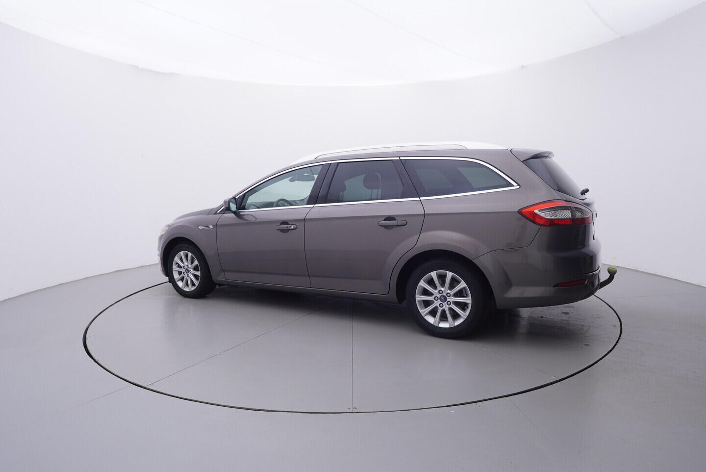 OV190V10795_12.webp_MONDEO  2.0 Tdci 103 kW manuál