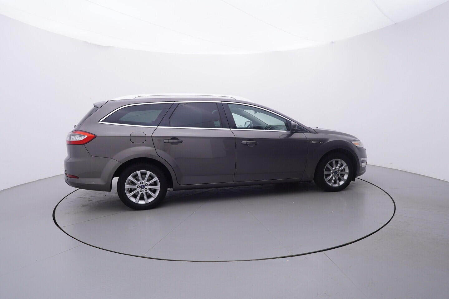 OV190V10795_15.webp_MONDEO  2.0 Tdci 103 kW manuál